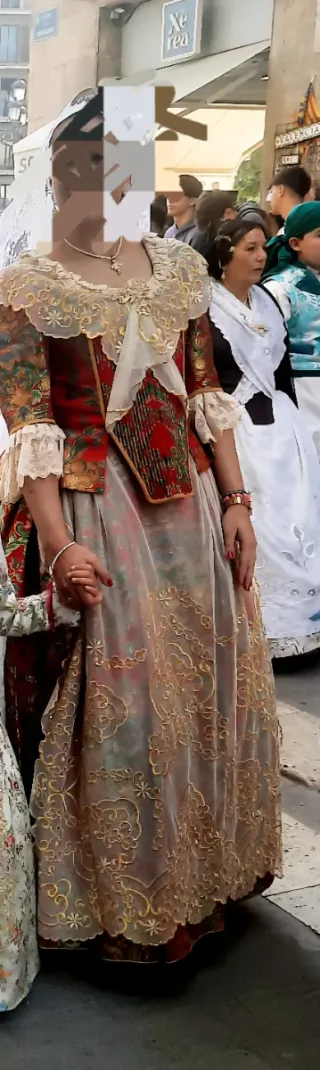 Traje de Fallera Rojo y Dorado