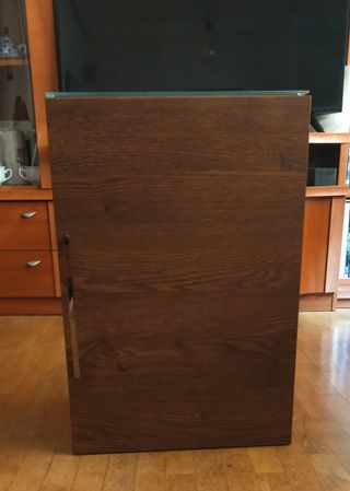 Mueble de baño de madera y cristal