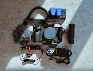 Cámara Sony Alpha 7 IV (A7 IV) + Accesorios