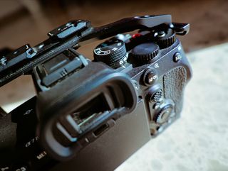 Cámara Sony Alpha 7 IV (A7 IV) + Accesorios