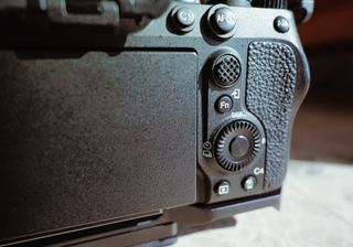 Cámara Sony Alpha 7 IV (A7 IV) + Accesorios