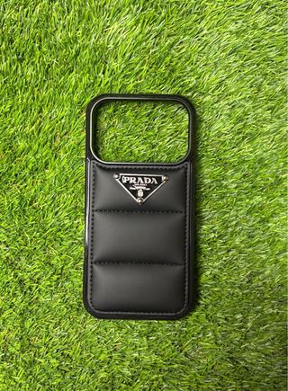 Funda iPhone 17 Pro Prada Acolchada Negra
