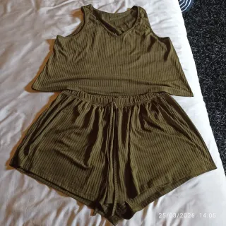 Conjunto verde militar de canalé