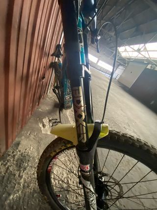 Bicicleta de Descenso Azul y Verde