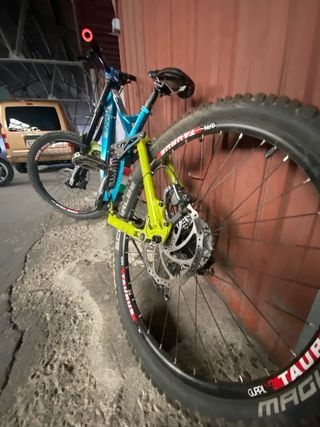 Bicicleta de Descenso Azul y Verde