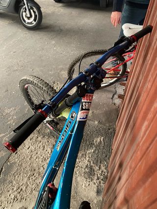 Bicicleta de Descenso Azul y Verde