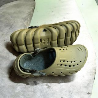 Crocs Echo Clog Talla 45 Verde Militar