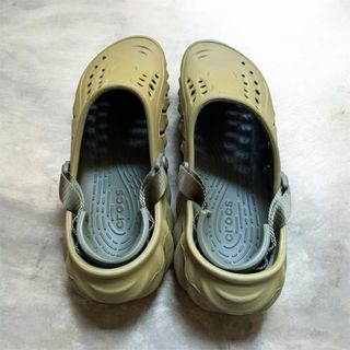 Crocs Echo Clog Talla 45 Verde Militar