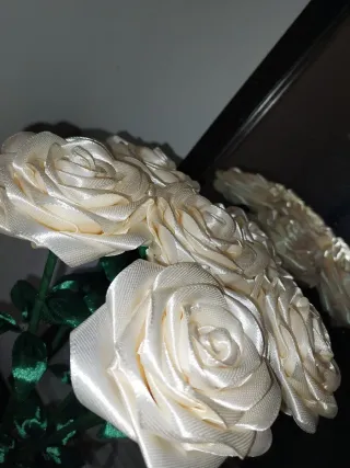 Flores Blancas Decorativas con Jarrón