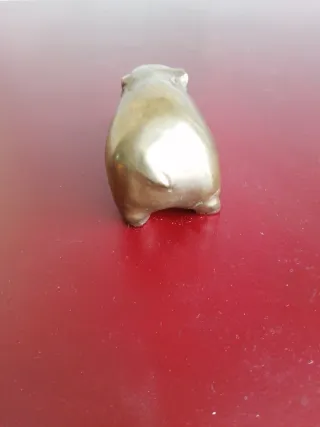 Hipopótamo de bronce