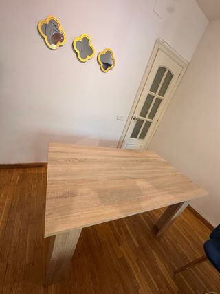 Mesa de comedor de madera en muy buen estado