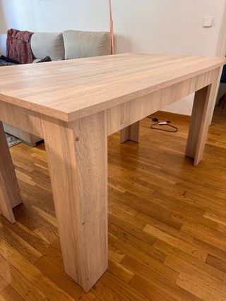 Mesa de comedor de madera en muy buen estado
