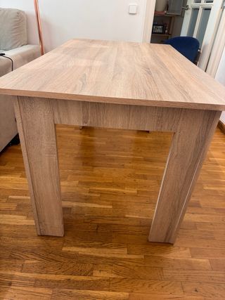 Mesa de comedor de madera en muy buen estado