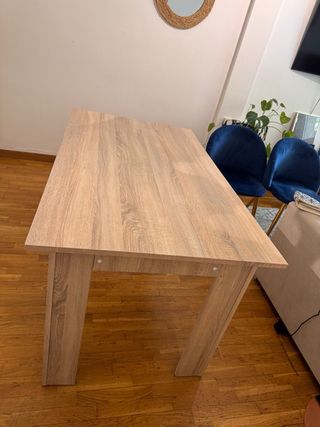 Mesa de comedor de madera en muy buen estado