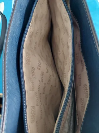 Bolso Michael Kors Azul Marino con Detalles Dorado