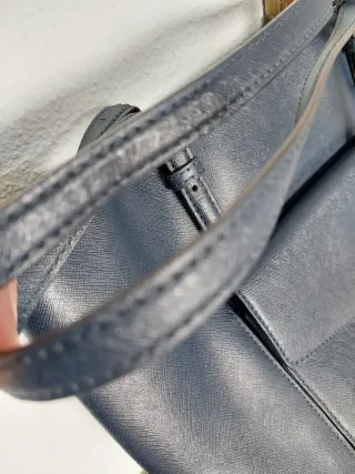 Bolso Michael Kors Azul Marino con Detalles Dorado