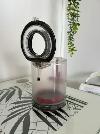 Aspiradora Dyson V10 contenedor pequeño