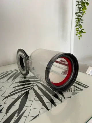 Aspiradora Dyson V10 contenedor pequeño