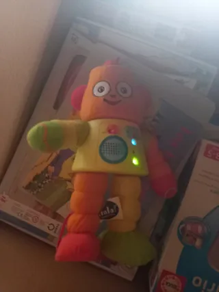 Robot de peluche con sonidos