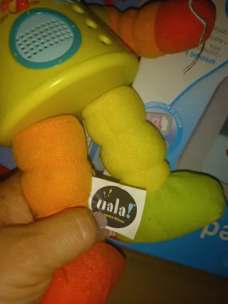 Robot de peluche con sonidos