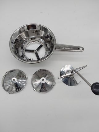 Moulinex Classic - Molinillo de verduras manual, incluye dos parrillas, acero inoxidable, tamaño pequeño, apto para lavavajillas