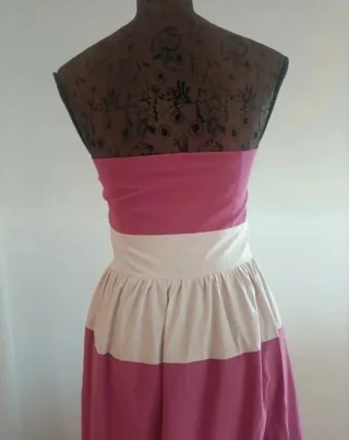 Vestido palabra de honor rosa y beige