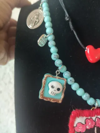 Collar con Frida Kahlo (hecha a mano)
