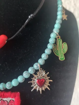 Collar con Frida Kahlo (hecha a mano)