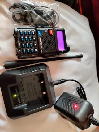 Walkie Talkie Baofeng GT-5R UHF VHF