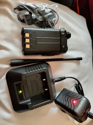 Walkie Talkie Baofeng GT-5R UHF VHF