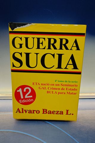 Libro en tapa dura, guerra sucia de Álvaro Baeza L.