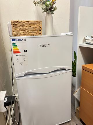 Frigorífico pequeño Nevir - como nuevo