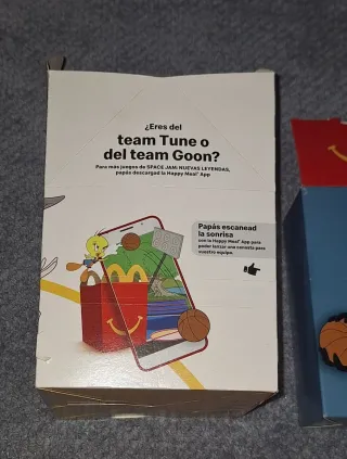 Caja y figura Space Jam McDonald's 2021