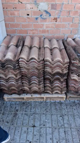 Tejas de terracota marrones y rojas 600 unidades