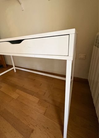 Escritorio blanco metal y madera