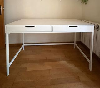 Escritorio blanco metal y madera