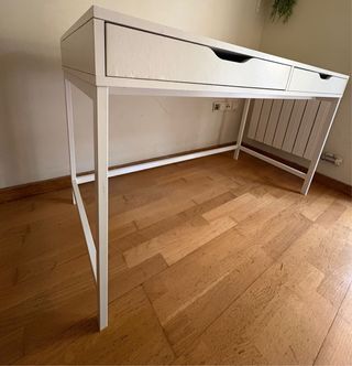 Escritorio blanco metal y madera