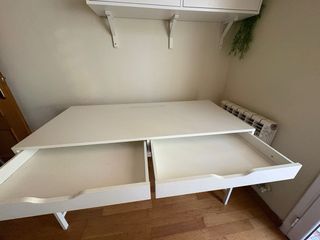 Escritorio blanco metal y madera