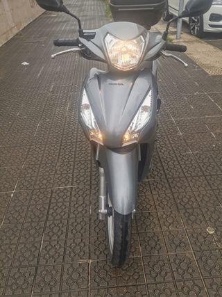 Honda Vision 110 Gris