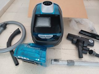 Aspiradora Trineo Electrolux UltraActive. ZUA3810P