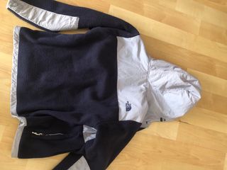 Chaqueta The North Face polar azul y gris