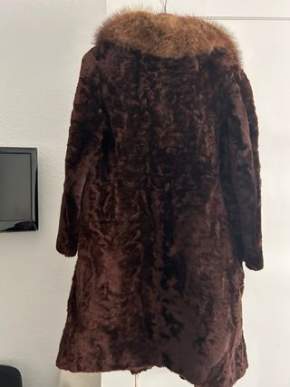 Abrigo de piel marrón