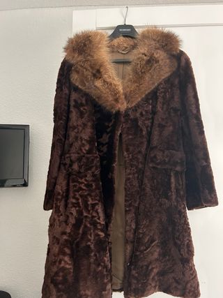 Abrigo de piel marrón