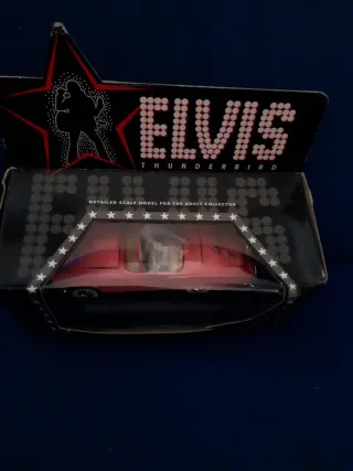 Coche Corgi Elvis Thunderbird Rosa