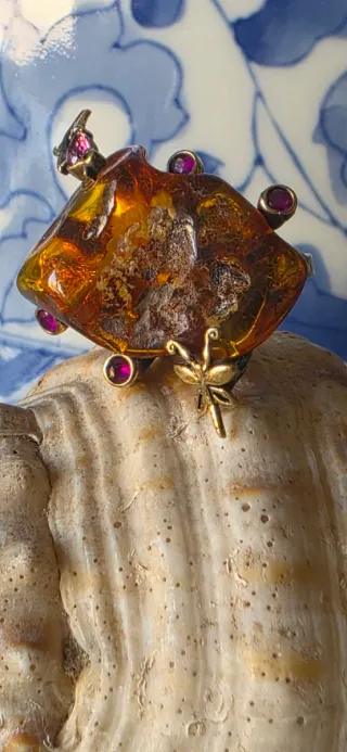 Anillo de plata escultórico ambar