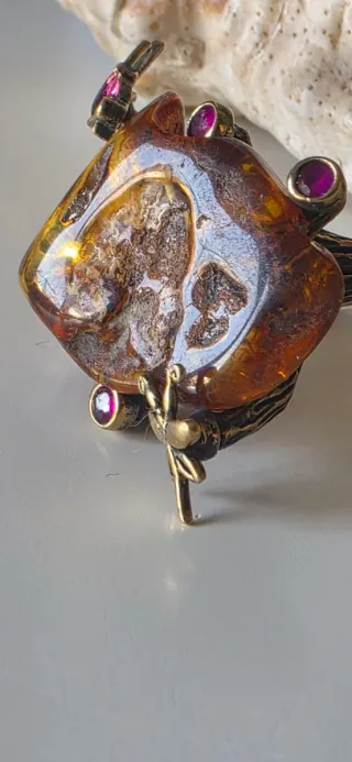 Anillo de plata escultórico ambar