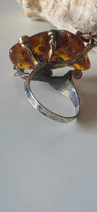 Anillo de plata escultórico ambar