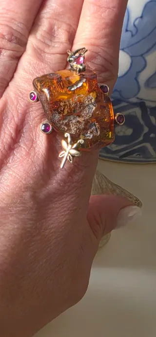 Anillo de plata escultórico ambar