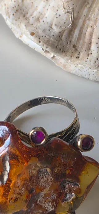 Anillo de plata escultórico ambar