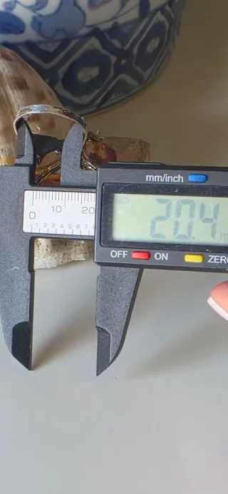 Anillo de plata escultórico ambar